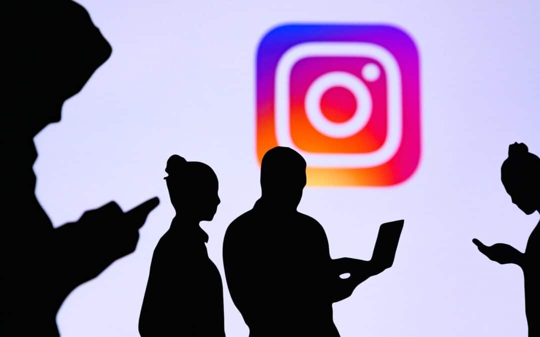 Individuals using devices to browse Instagram, with a banner in the background. This image highlights the benefits of using Instagram to promote your brand and engage with your target audience, showcasing the power of social media marketing, brand awareness, and online advertising.